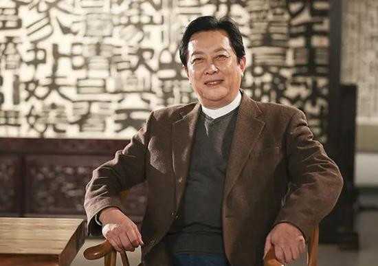 "Gia Cát Lượng" từng bị đồn ép vợ tự tử, U70 vẫn phong độ ảnh 4