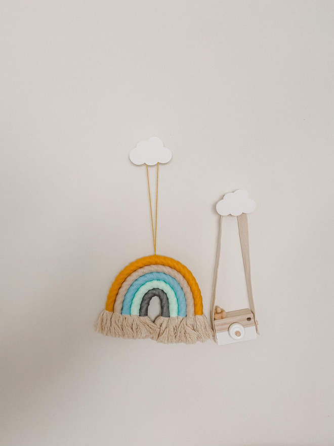 Dina là tên gọi ở nhà của cô bé.