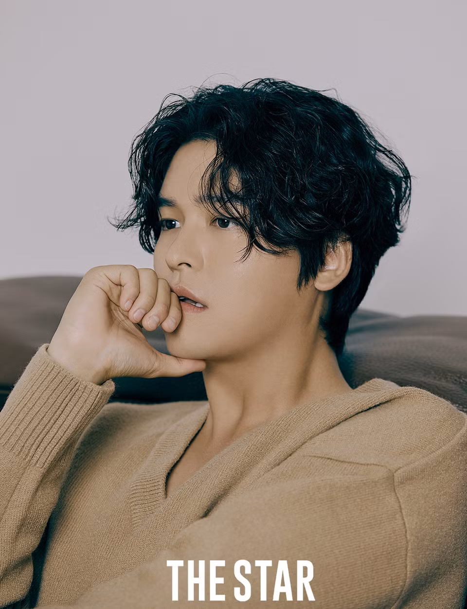 br/> Một số khán giả cũng để lại bình luận lo lắng cho Lee Jang Woo khi chứng kiến nam diễn viên giảm cân đột ngột. Có ý kiến cho rằng việc nam diễn viên giảm 25 kg trong 100 ngày là quá gấp rút, có thể gây ảnh hưởng tới sức khỏe của anh. Tuy nhiên, nhiều bình luận khác ủng hộ quyết định của Lee Jang Woo và khen ngợi vóc dáng mới của anh.