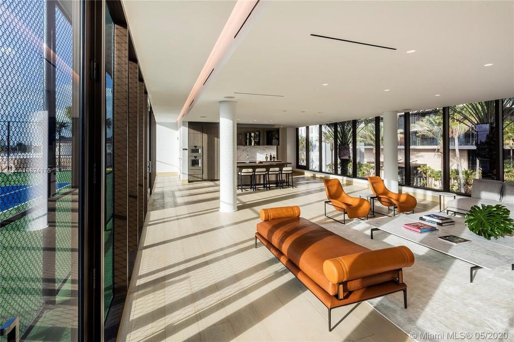 Vợ chồng Ivanka Trump thuê căn hộ tại The Arte với giá khoảng 40.000 USD mỗi tháng. Các căn hộ thường được bán với giá 7-15 triệu USD.