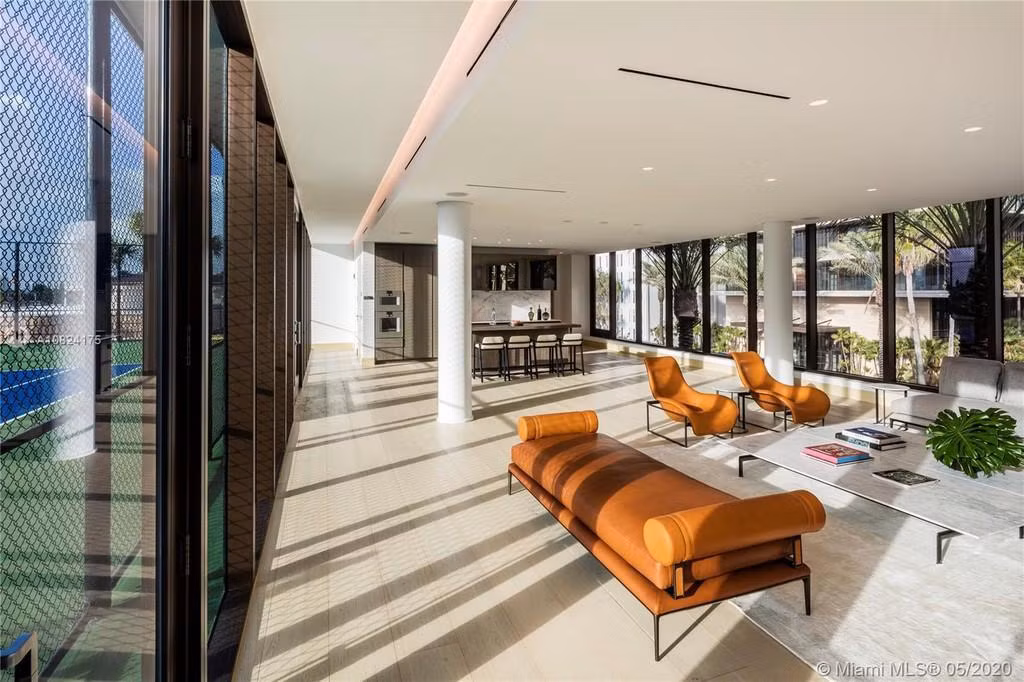 Vợ chồng Ivanka Trump thuê căn hộ tại The Arte với giá khoảng 40.000 USD mỗi tháng. Các căn hộ thường được bán với giá 7-15 triệu USD.