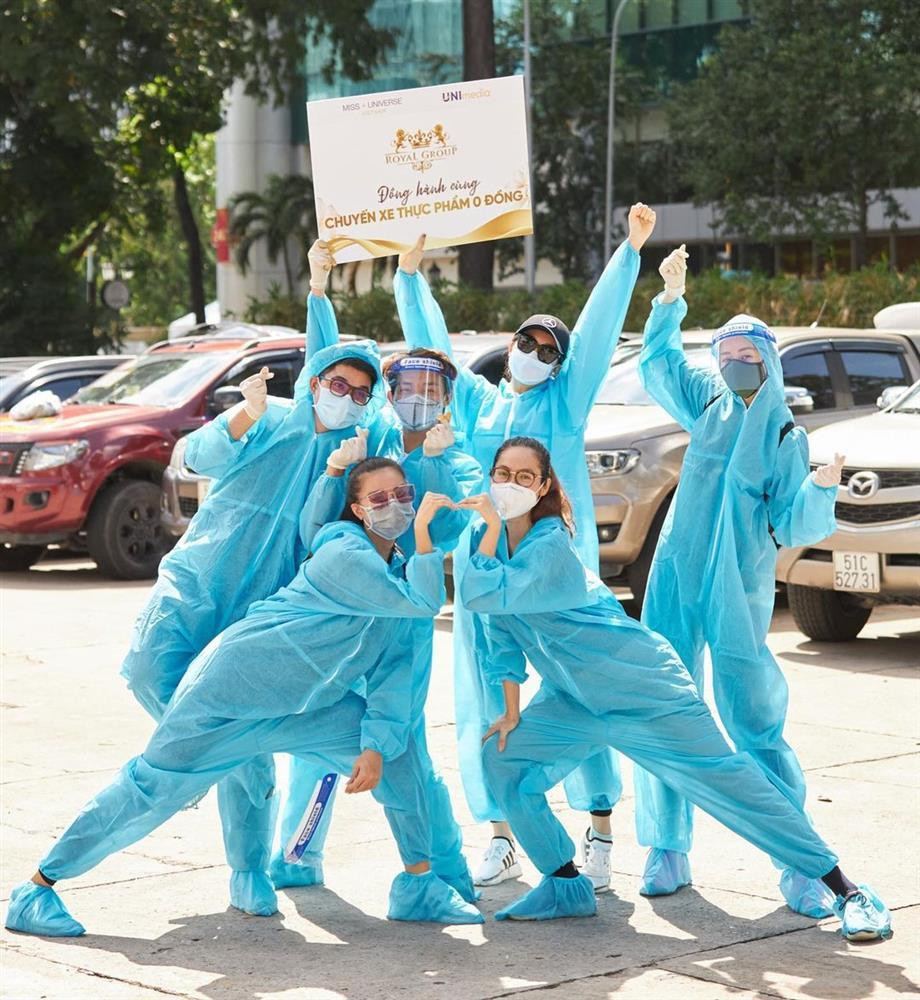 hời gian qua, Lệ Hằng cùng các chị em Hoàn vũ khá năng nổ trong công tác từ thiện để giúp đỡ thực phẩm 0 đồng cho những người có hoàn cảnh khó khăn.