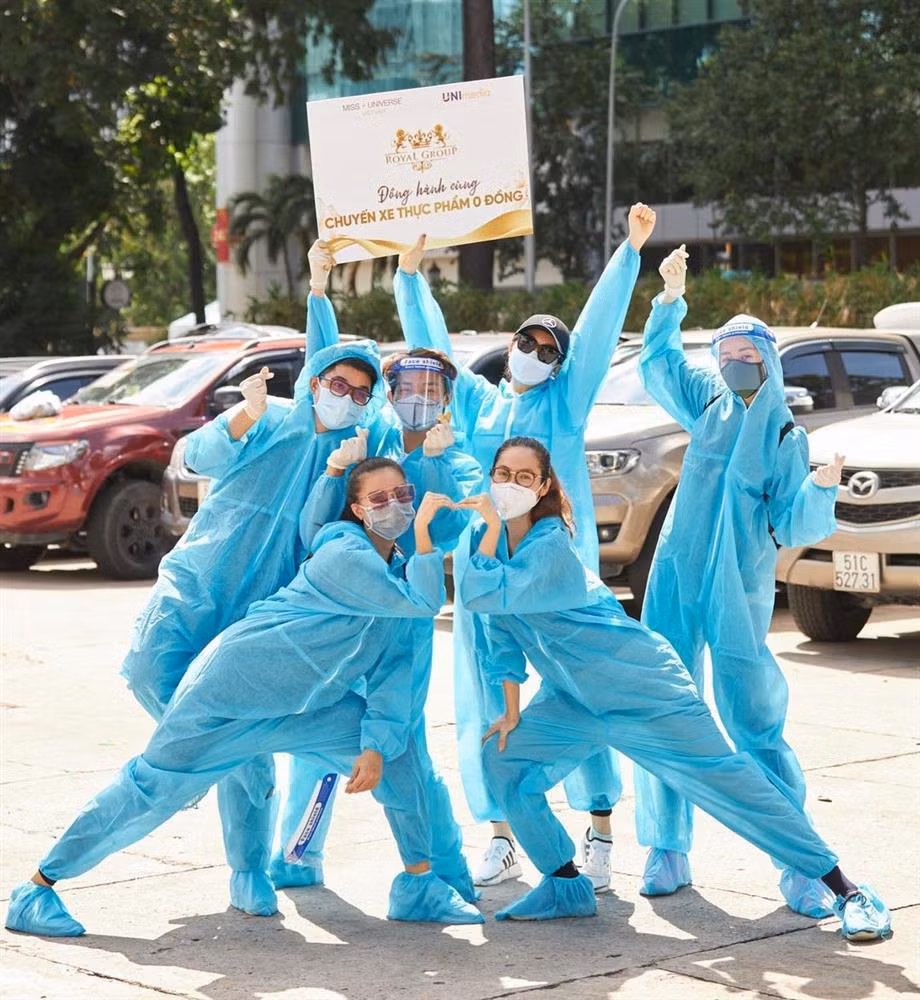 Thời gian qua, Lệ Hằng cùng các chị em Hoàn vũ khá năng nổ trong công tác từ thiện để giúp đỡ thực phẩm 0 đồng cho những người có hoàn cảnh khó khăn.