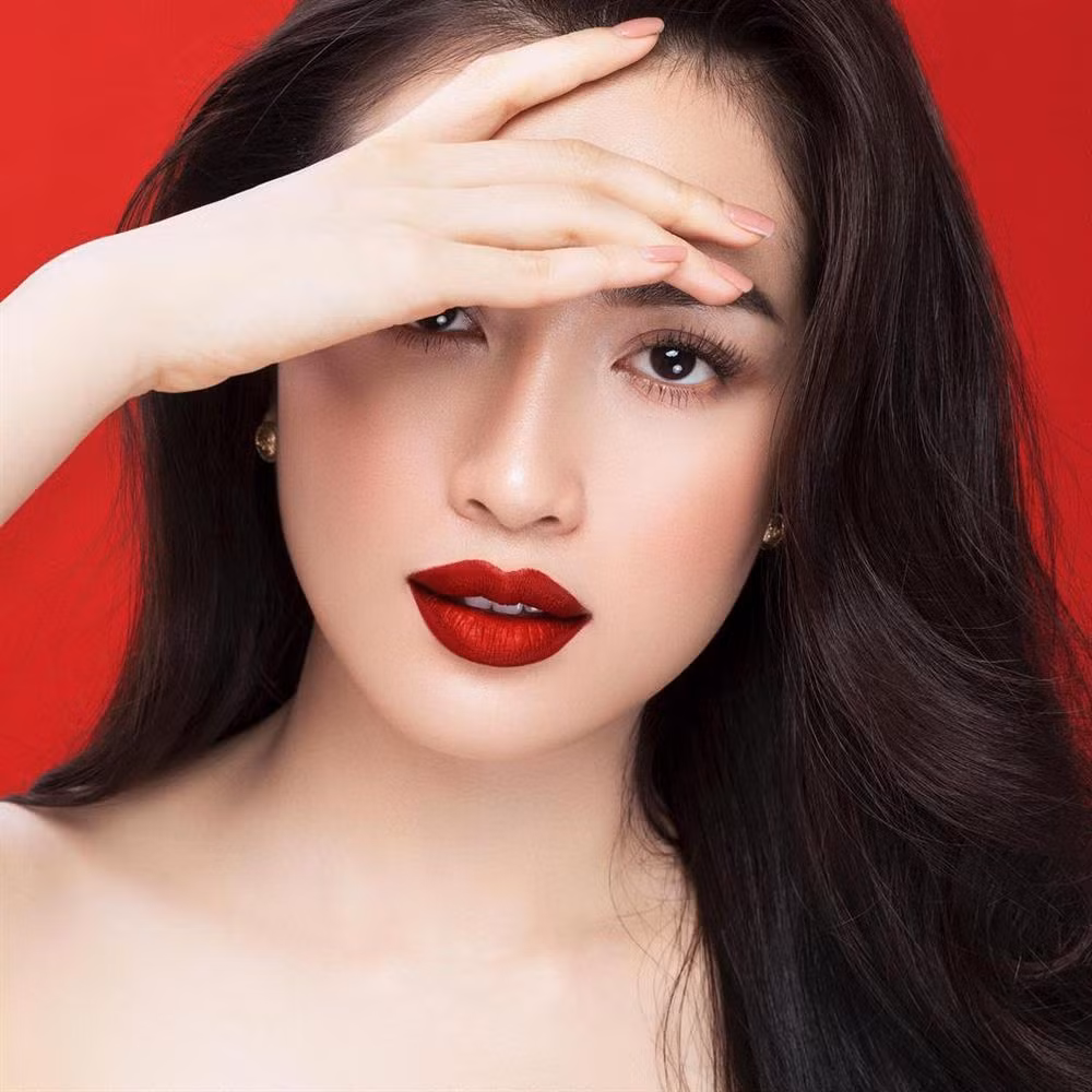 Tuy sở hữu nhan sắc xinh đẹp nhưng chân dài Đà Nẵng lại trắng tay khi đại diện Việt Nam tại cuộc thi Miss Universe 2016.