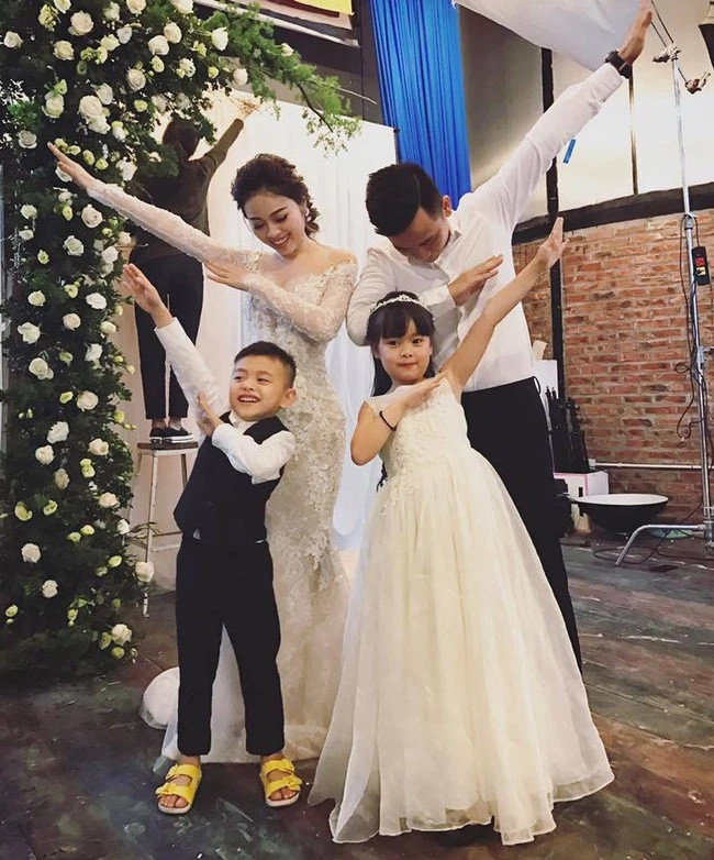 Hang Tui vach tran muu ke Tuesday voi chong-Hinh-5