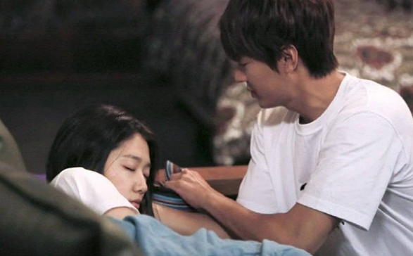 Giua dem nhan duoc mau giay, co gai quyet dinh chia tay ban trai