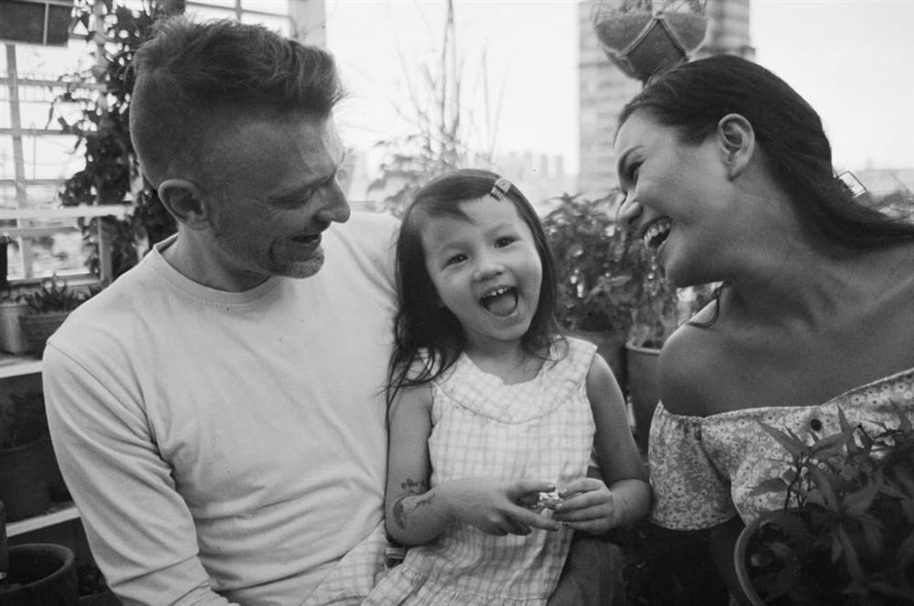 Phuong Vy phan no khi chong bi ghep cap voi vo Van Quang Long-Hinh-3