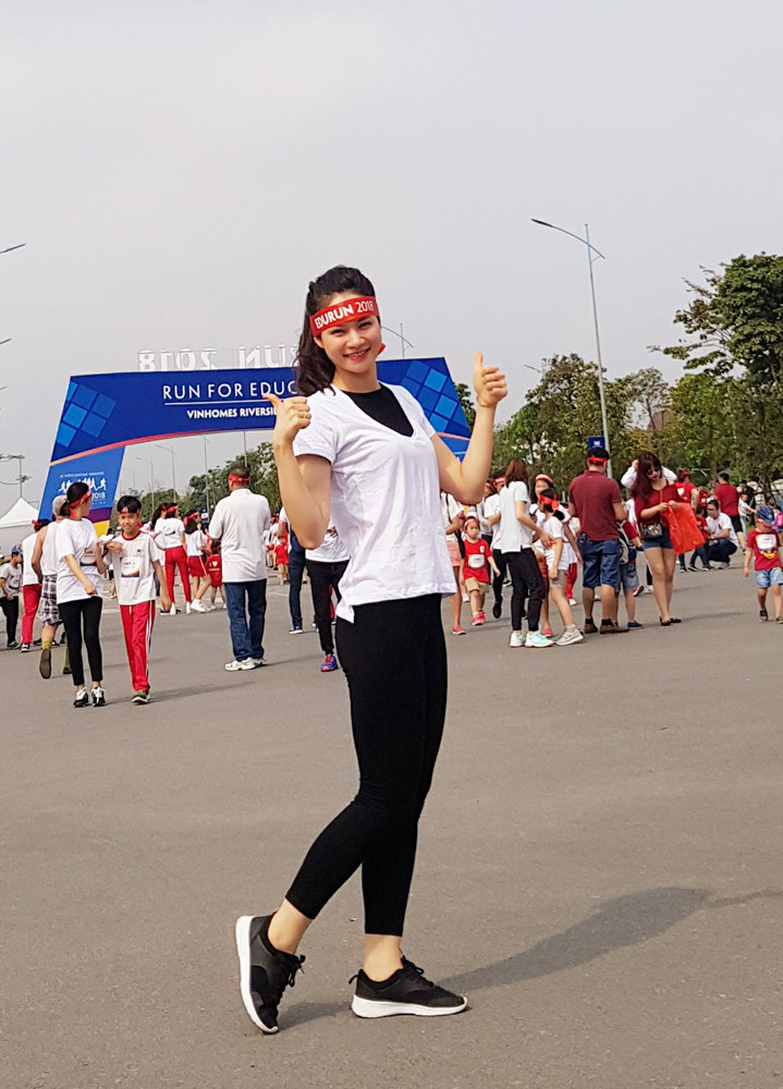 Nữ MC cũng thích các hoạt động thể thao, giúp cơ thể săn chắc, dẻo dai và sắc vóc cân đối. Thu Hương chia sẻ, một số sự kiện liên quan đến chạy, cả gia đình cô cùng tham dự.