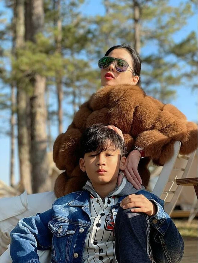 Duc Huy co mat tai noi Le Quyen va tinh tre dang di du lich-Hinh-4