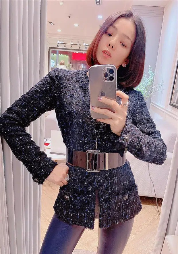 Lệ Quyên bị soi chỉnh ảnh đến méo cả điện thoại Le Quyen bi soi chinh anh den meo ca dien thoai