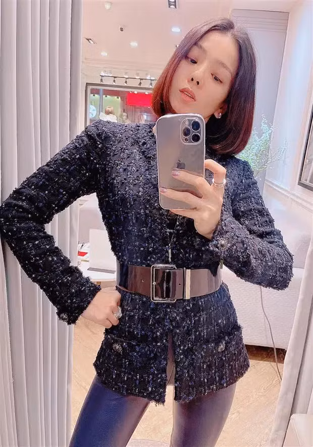 Le Quyen bi soi chinh anh den meo ca dien thoai