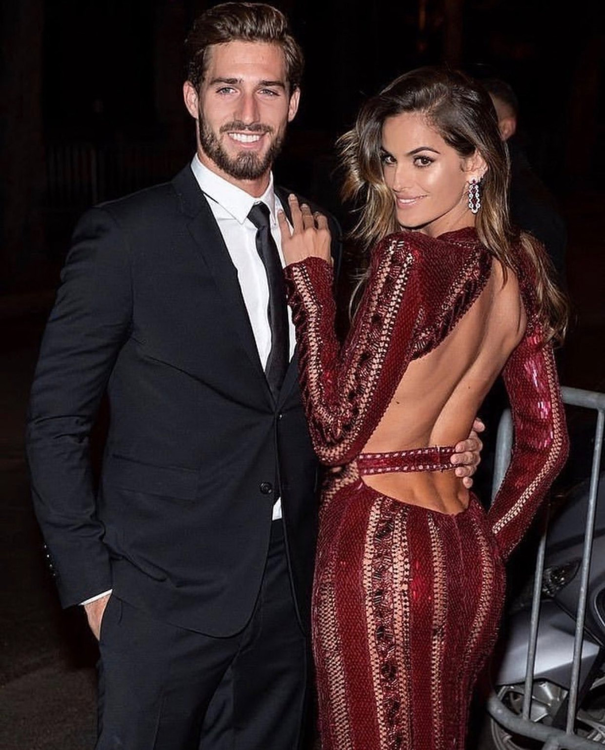 Siêu mẫu Izabel Goulart và thủ môn Kevin Trapp quen nhau từ năm 2015. Đôi trai tài gái sắc từng gây chú ý khi thông báo đính hôn ngay trước kỳ World Cup 2018. Tại giải đấu này, dù là bạn gái của thủ môn tuyển Đức, Izabel vẫn quyết tâm chỉ đến sân để ủng hộ tuyển Brazil quê nhà của mình. Ảnh: izabelgoulart.