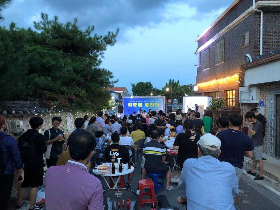 Gioi tre Han bo ve que vi Seoul la mieng banh kho xoi-Hinh-3