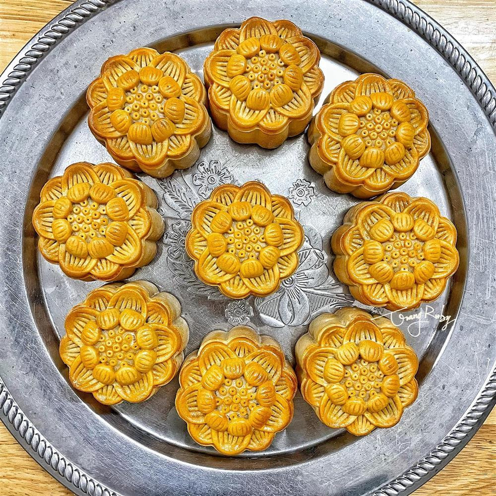 Bi quyet lam banh Trung thu cuc ngon bang noi chien khong dau-Hinh-4