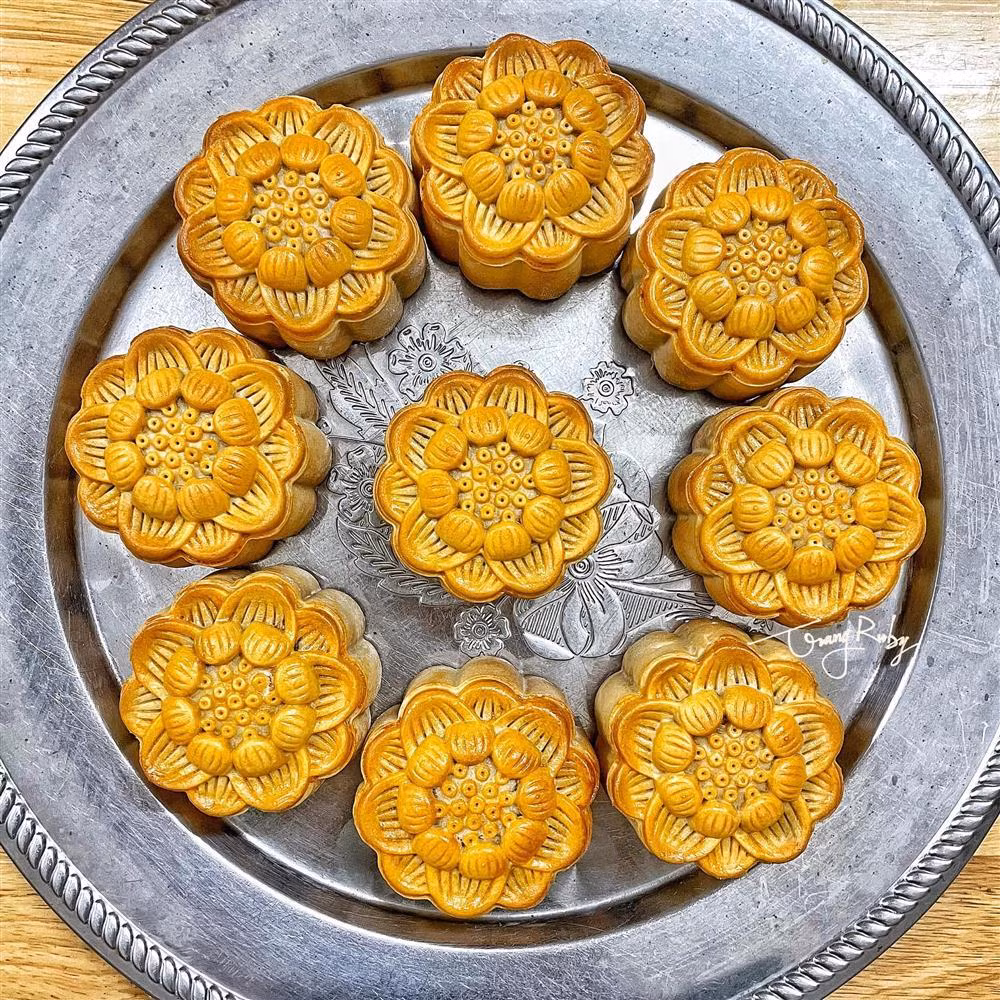 Bi quyet lam banh Trung thu cuc ngon bang noi chien khong dau-Hinh-4