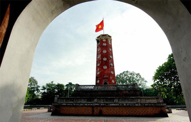 "Lưỡng quốc tướng quân" Nguyễn Sơn quê tại làng Kiêu Kỵ (Gia Lâm, Hà Nội ngày nay). Từ năm 1925, ông đã thoát ly, sang Trung Quốc hoạt động, tìm đường cứu nước.