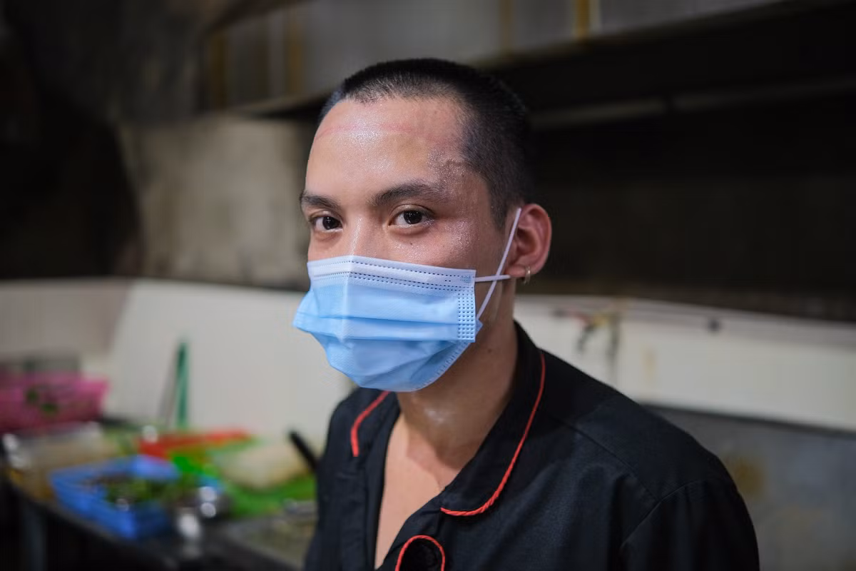 Đa số nhân viên bếp đều không làm thêm ngoài do giờ làm việc đặc biệt. Sau ca làm, họ thường chỉ về nhà nghỉ ngơi để tối hôm sau có sức "chiến đấu".