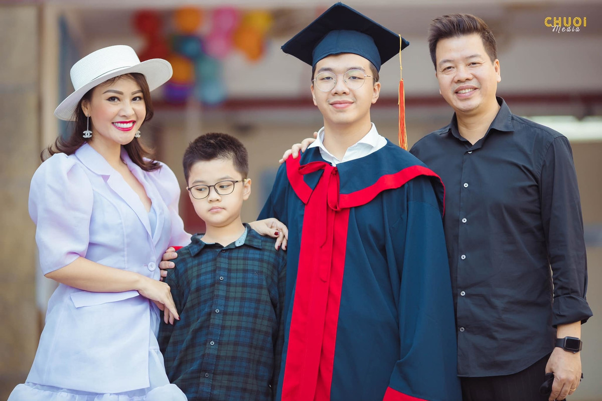 Vo tre dep, quyen ru cua ca si Dang Duong