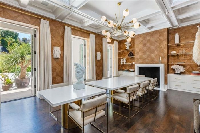 Biệt thự đắt đỏ này trước đó thuộc quyền sở hữu của ông trùm truyền thông Reinout Oerlemans và vợ là cựu vận động viên đua xe đạp chuyên nghiệp.