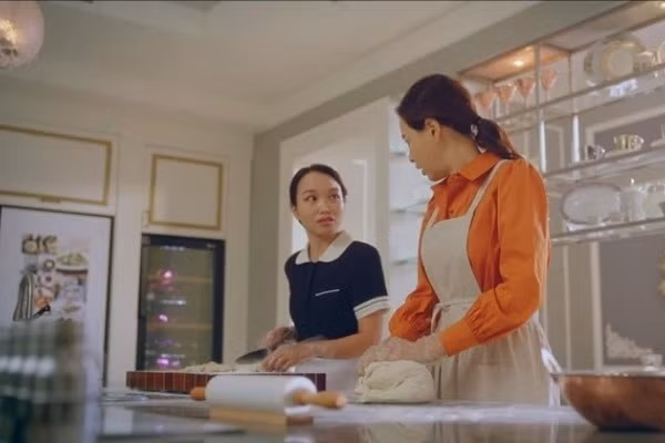 Co gai Viet gay sot khi dong phim cung Hoa hau Honey Lee-Hinh-7