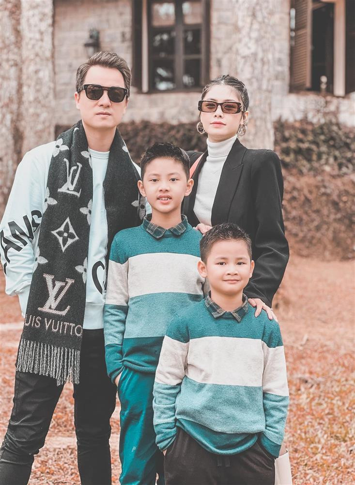 Vo Dang Khoi bi nguoi dan ong trung nien gan mac 