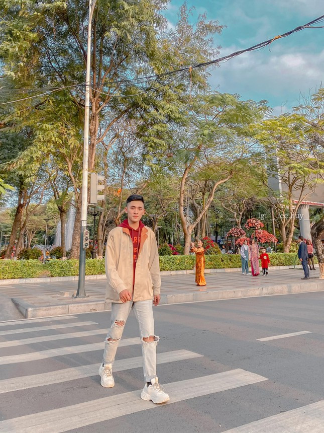 Le Tien Huy – Chang photographer tre luon khat khao cong hien cho thanh pho Cang-Hinh-6