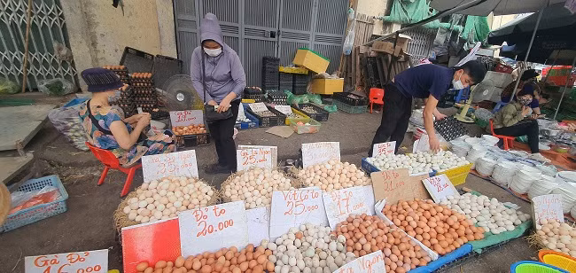 500 nghin mua duoc thuc an ca tuan, nguoi dan do xo di cho dau moi-Hinh-3