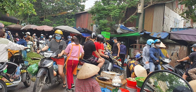 500 nghin mua duoc thuc an ca tuan, nguoi dan do xo di cho dau moi