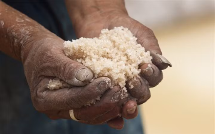 Muối Maras đặc biệt không chỉ ở vị và màu mà chính là từ lượng khoáng như magie, sát, canxi, kẽm… giúp giảm căng thẳng và ngăn ngừa các bệnh loãng xương, thiếu máu./. (Ảnh: SCMP) 