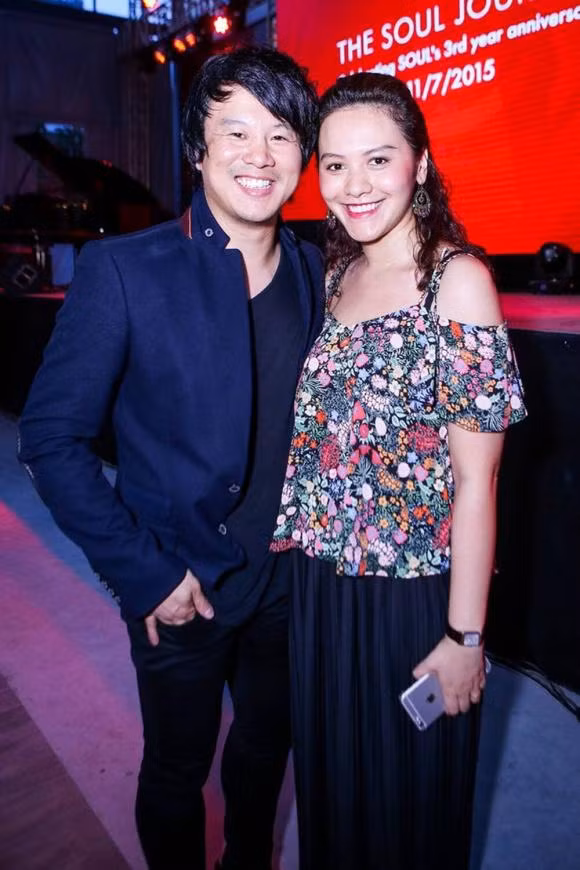 Bat ngo truoc dien mao gia nua cua Thanh Bui o tuoi 38-Hinh-4