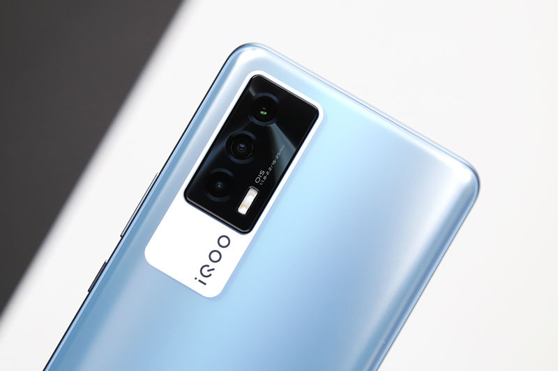 Cận cảnh Vivo iQOO Neo5 5G: Cấu hình ‘khủng’, màn hình 120Hz, sạc siêu tốc - Hình 10 Can canh Vivo iQOO Neo5 5G: Cau hinh ‘khung’, man hinh 120Hz, sac sieu toc-Hinh-10