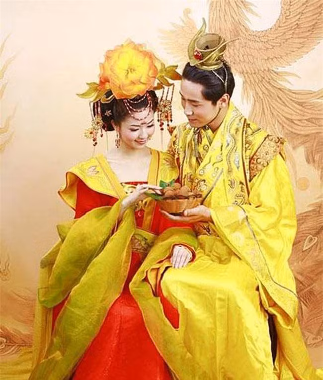 Kham pha vi Hoang de Trung Hoa suot doi mot vo mot chong-Hinh-2