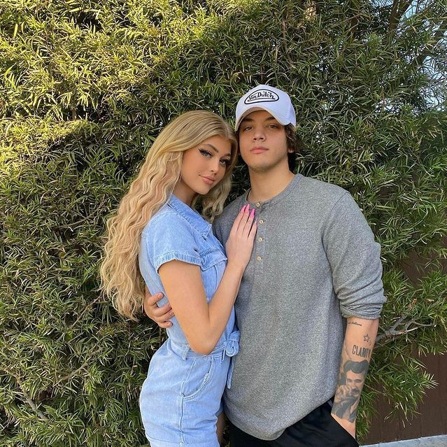 Bạn trai của Loren là nam ca sĩ DYSN (tên thật Kyle DeLoera, sinh năm 1995), hai người hẹn hò từ năm 2020. Đôi trẻ thường xuyên chia sẻ những hình ảnh tình cảm bên nhau, cùng du lịch và tham gia các sự kiện.