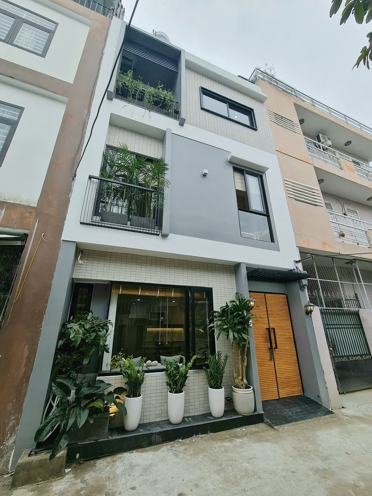 Ngôi nhà hơn 40m2 không một góc chết, tận dụng được cả diện tích bé xíu