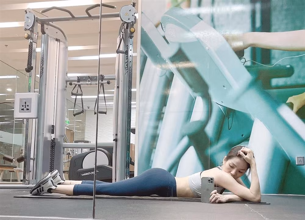 Le Quyen tao dang chang giong ai trong phong gym-Hinh-3