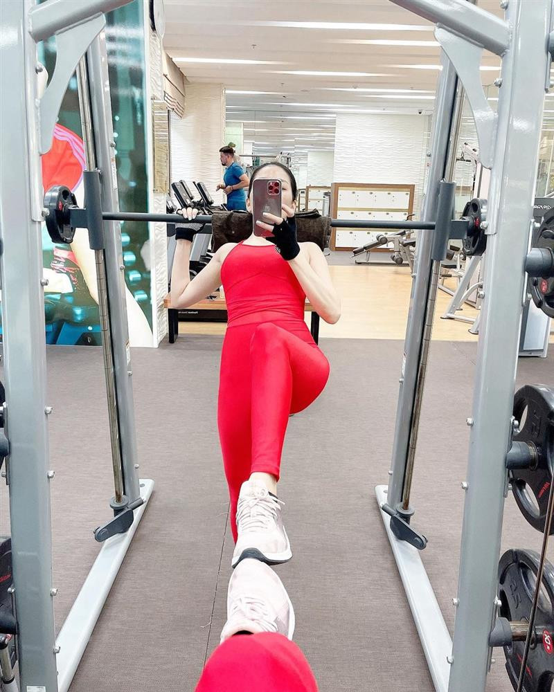 Le Quyen tao dang chang giong ai trong phong gym-Hinh-8