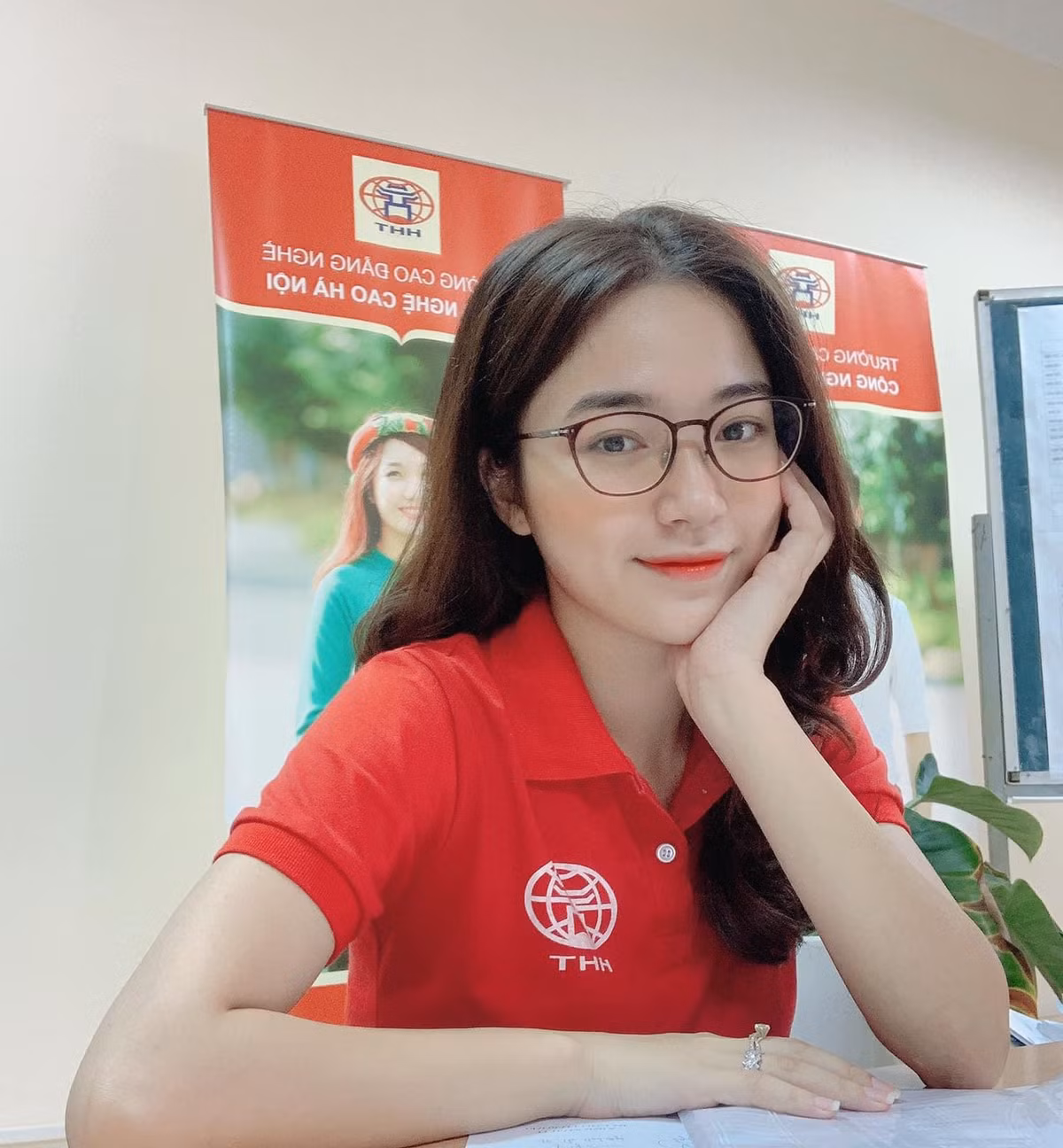 Ngoài công việc giảng dạy, Ngọc còn thường xuyên nấu ăn, vẽ tranh, thêu thùa và quản lý cửa hàng mỹ phẩm của mình. Những sở thích này giúp cô thỏa mãn đam mê và giải tỏa căng thẳng.