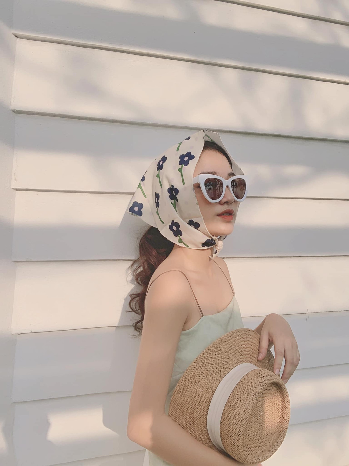 Khi không đứng trên bục giảng, Ngọc thích diện đồ mang phong cách nữ tính, ngọt ngào. Với cô, trang phục không chỉ cần gọn gàng, lịch sự, mà còn có tính thời trang và sự thoải mái.