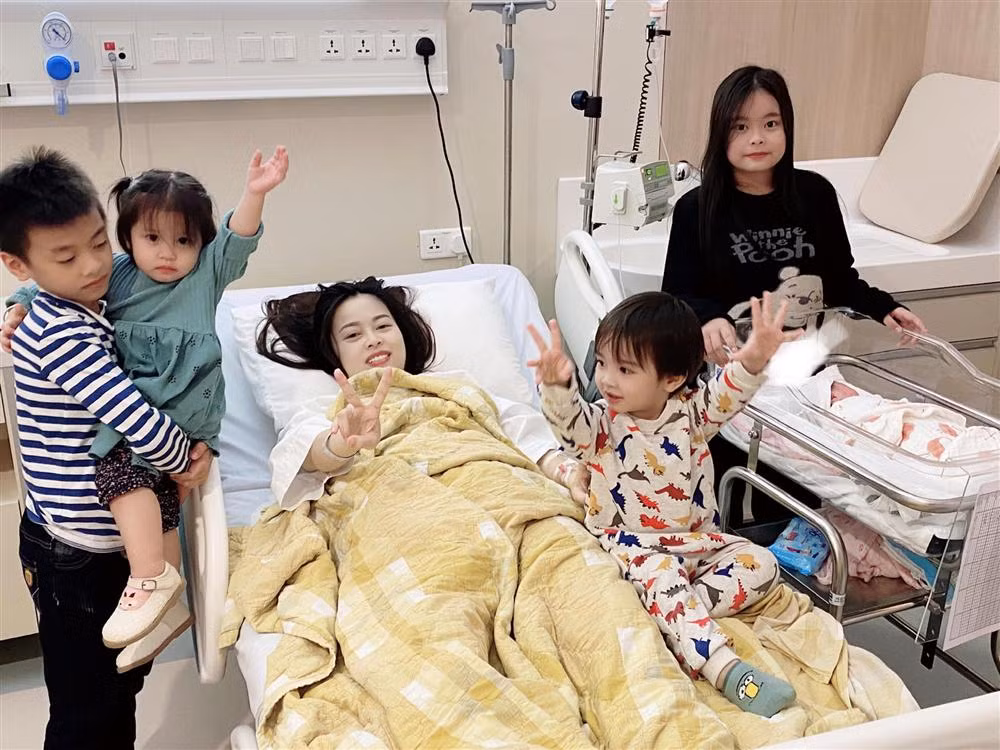 Ngoai hinh dang yeu cua con gai thu 5 nha Hang Tui