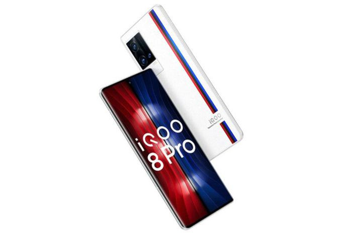 “Trái tim” của Vivo iQOO 8 Pro 5G là chip Qualcomm Snapdragon 888 Plus 5G (5 nm) lõi 8 với xung nhịp tối đa 2,99 GHz, GPU Adreno 660. Flagship này dùng chuẩn RAM LPDDR5, bộ nhớ trong UFS 3.1, không có khay cắm thẻ microSD. Hệ điều hành Android 11, tùy biến trên giao diện người dùng OriginOS.