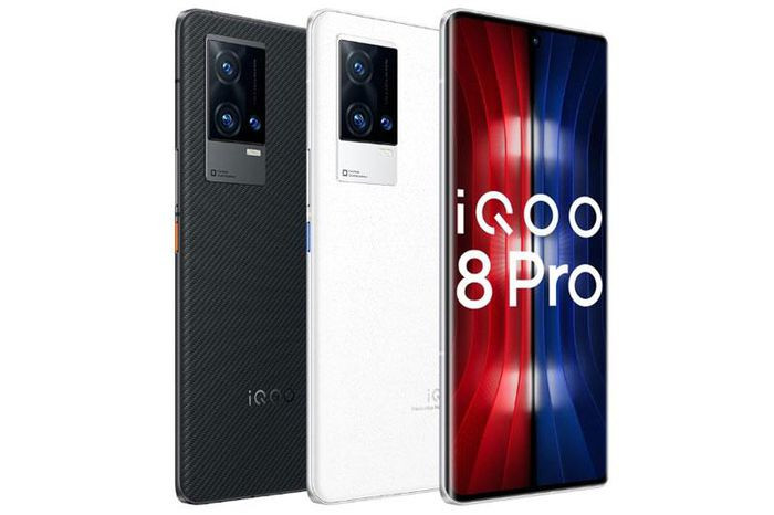 Vivo iQOO 8 Pro 5G có 2 tùy chọn về màu sắc là đen và trắng, bán ra tại Trung Quốc từ 26/8. Giá bán của phiên bản RAM 8 GB/ROM 256 GB là 4.999 Nhân dân tệ (tương đương 17,60 triệu đồng). Phiên bản RAM 12 GB/ROM 256 GB có giá 5.549 Nhân dân tệ (19,54 triệu đồng). Nếu muốn tậu bản RAM 12 GB/ROM 256 GB, khách hàng phải chi 5.999 Nhân dân tệ (21,12 triệu đồng).