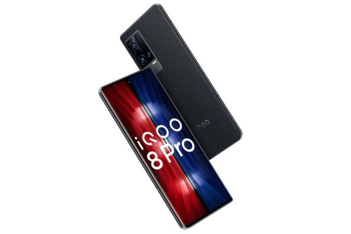 Dung lượng pin của Vivo iQOO 8 Pro 5G là 4.500 mAh tích hợp công nghệ sạc nhanh FlashCharge với nguồn ra 120W. Nhờ đó, nó chỉ mất 18 phút để sạc từ 0-100%. Ngoài ra, iQOO 8 Pro 5G còn hỗ trợ sạc nhanh không dây 50W. Theo hãng điện thoại Trung Quốc, viên pin này cho thời gian chờ 4G trong 405,6 giờ hoặc đàm thoại 4G trong 12,5 giờ.