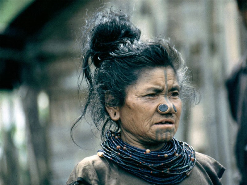 Những phong tục làm đẹp rùng rợn nhất trên thế giới ảnh 3 Những phong tục làm đẹp rùng rợn nhất trên thế giới ảnh 3