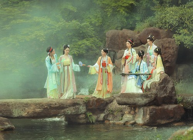 Cha mẹ bận yêu không dạy con, hoàng đế ăn chơi trác táng rồi chết - Hình 3 Cha me ban yeu khong day con, hoang de an choi trac tang roi chet-Hinh-3