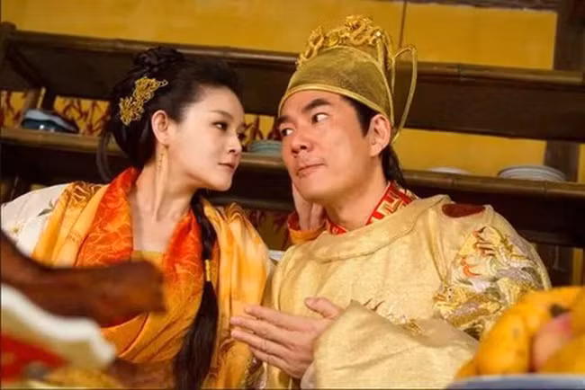 Cha me ban yeu khong day con, hoang de an choi trac tang roi chet-Hinh-2