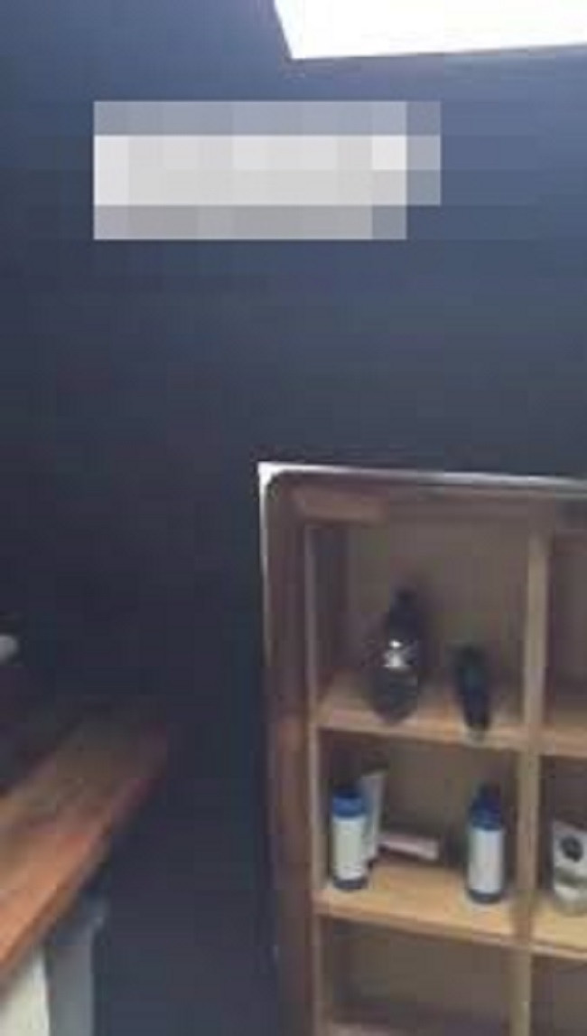 Dọn đồ của vợ vừa mất, chồng chết lặng khi phát hiện bí mật trong tủ - Hình 2 Don do cua vo vua mat, chong chet lang khi phat hien bi mat trong tu-Hinh-2