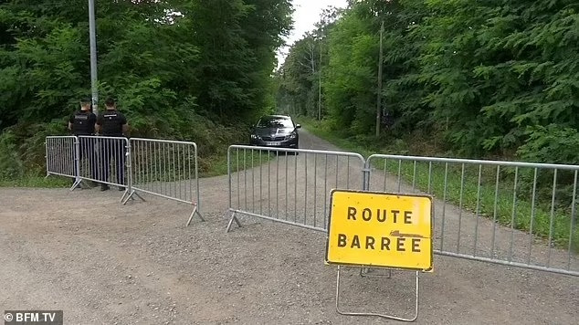 Dọn đồ của vợ vừa mất, chồng chết lặng khi phát hiện bí mật trong tủ Don do cua vo vua mat, chong chet lang khi phat hien bi mat trong tu