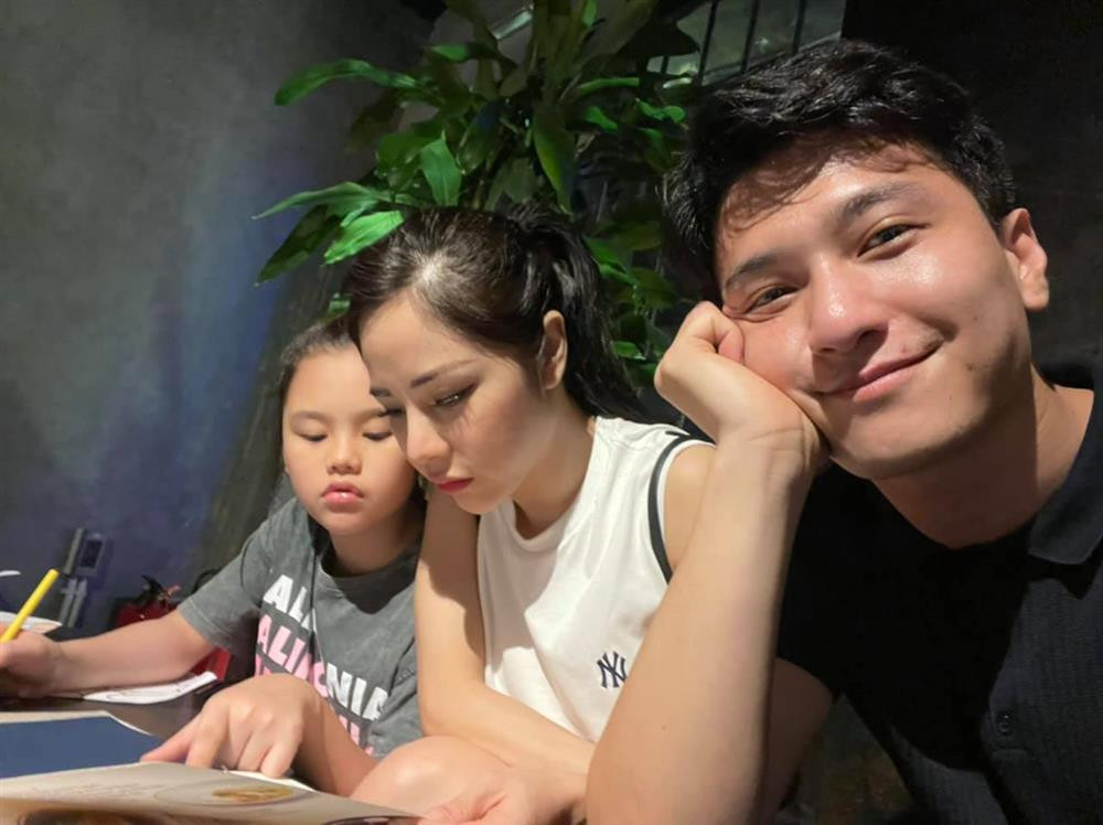 Huynh Anh lo bung phe tron vo, nguoi yeu co ve 