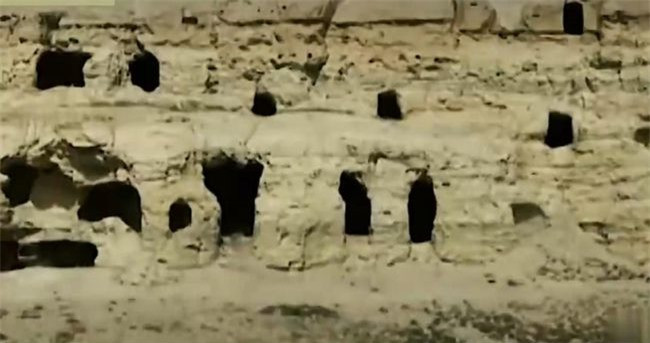 Đoàn thám hiểm liều lĩnh đi vào ngọn núi thiêng ở Tây Tạng ảnh 2