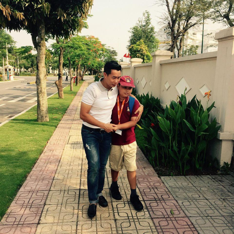 Nam MC quyen luc VTV bi con trai 17 tuoi 